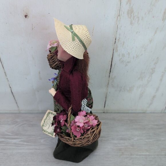 Byers’ Choice Caroler Woman Flower Vendor w/Baskets Cries of London 1994 - Picture 3 of 6